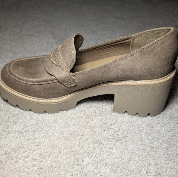 Dolce Vita Temecula Tan Faux Suede Platform Classic Chunky Heel Loafers Size 9.5 - Picture 5 of 10